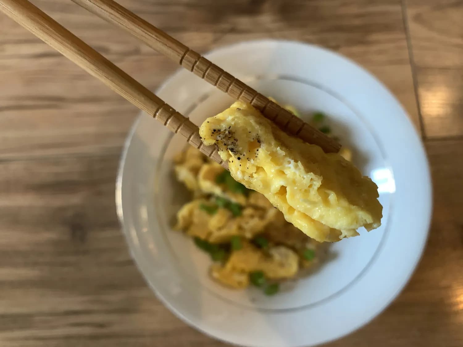 香油姜丝鸡蛋炒熟：传统中医食疗止咳方