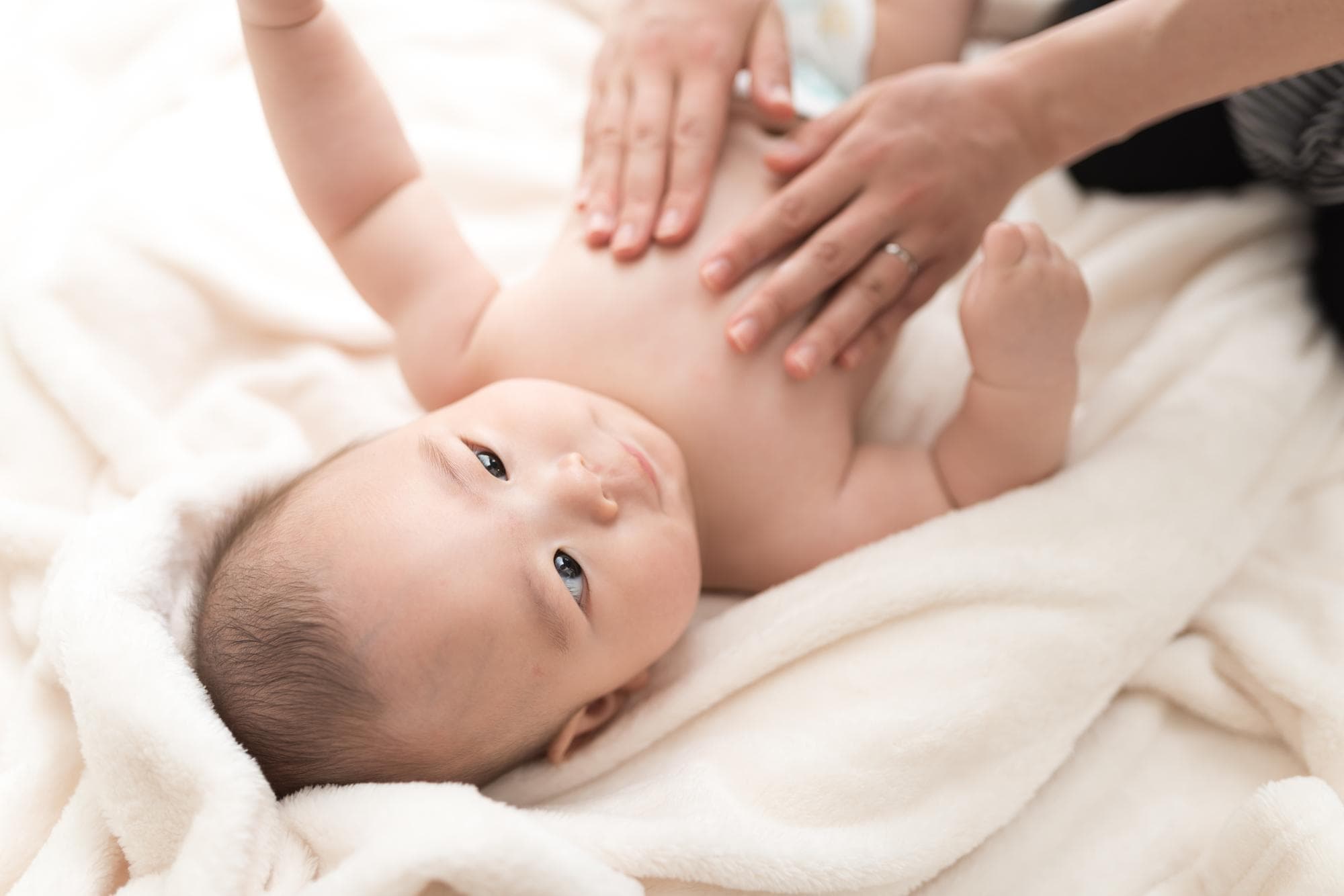 新生儿换尿布步骤和诀窍，以及如何避免宝宝尿布疹