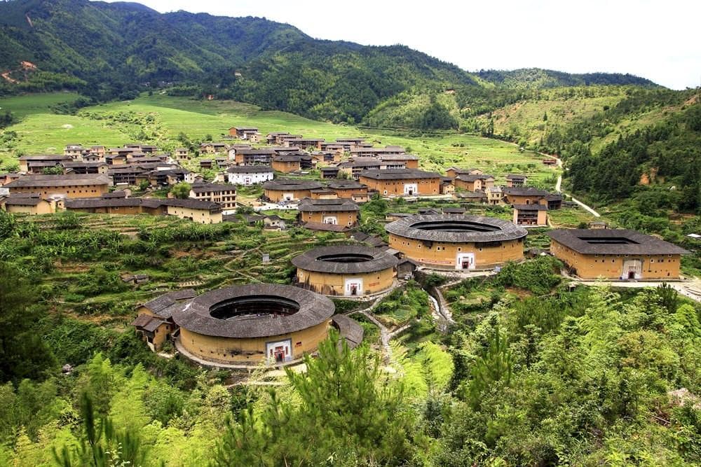 聚族而居的封闭堡垒——福建土楼