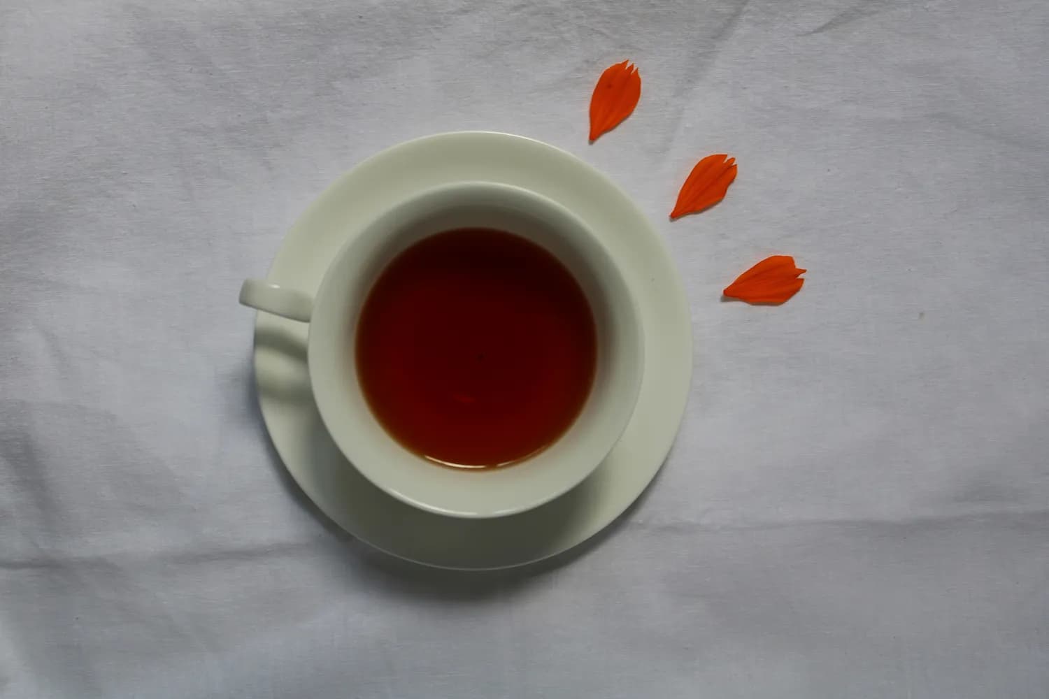 最新研究：浓茶与心脏健康的双刃剑关系