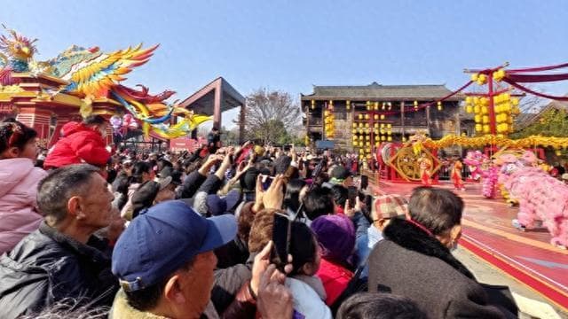 “春晚”后劲太大了！重庆、武汉、拉萨、无锡旅游火爆！