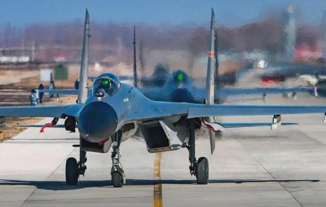 中美两国最强空中炸弹卡车性能对比，歼-16和F-15EX