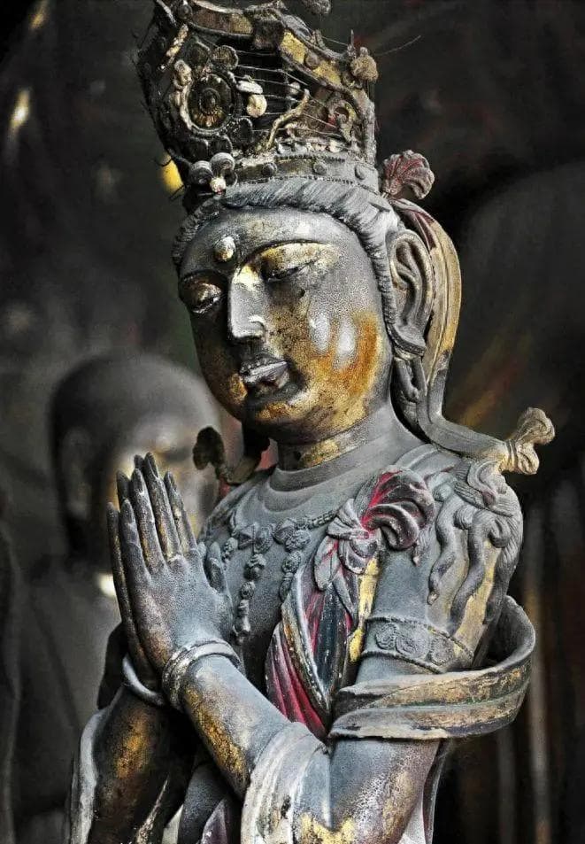 “东方维纳斯”：大同华严寺辽代菩萨塑像