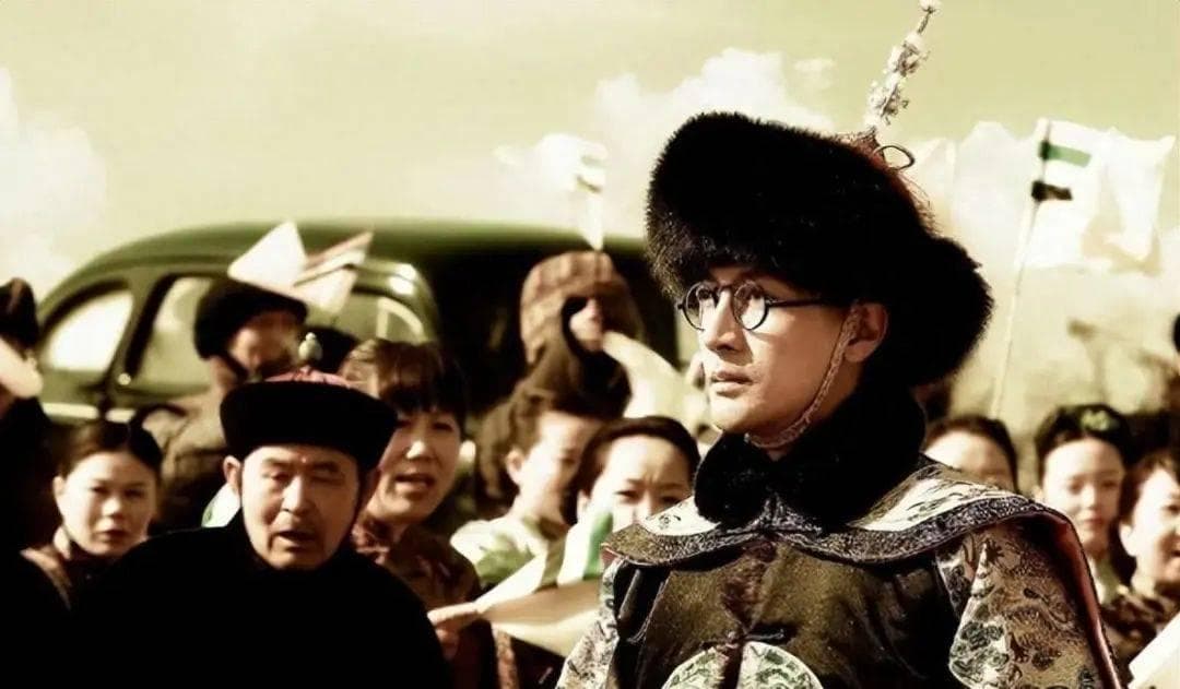 溥仪童年在养心殿玩耍，无意发现一道密旨，谁知揭开一桩百年疑案
