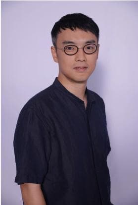 当他穿越巴尔干半岛这个血与蜜之地，同时摇晃着我们的误解和偏见