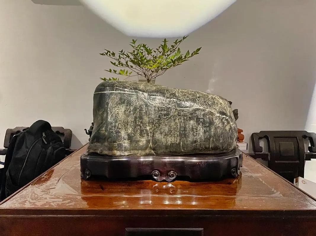 镇宅石客厅角落摆放，角落风水助辟邪避凶。