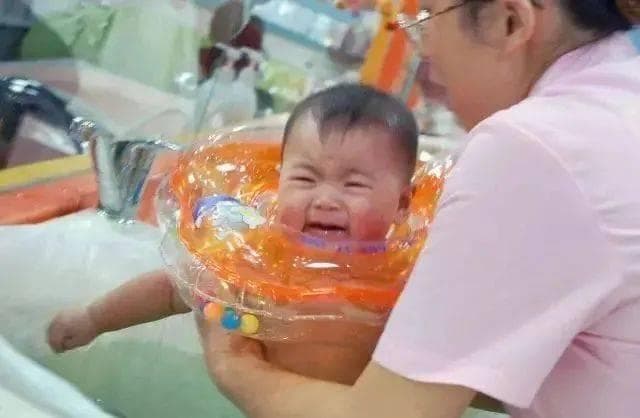 一个小孩多长时间能学会游泳？