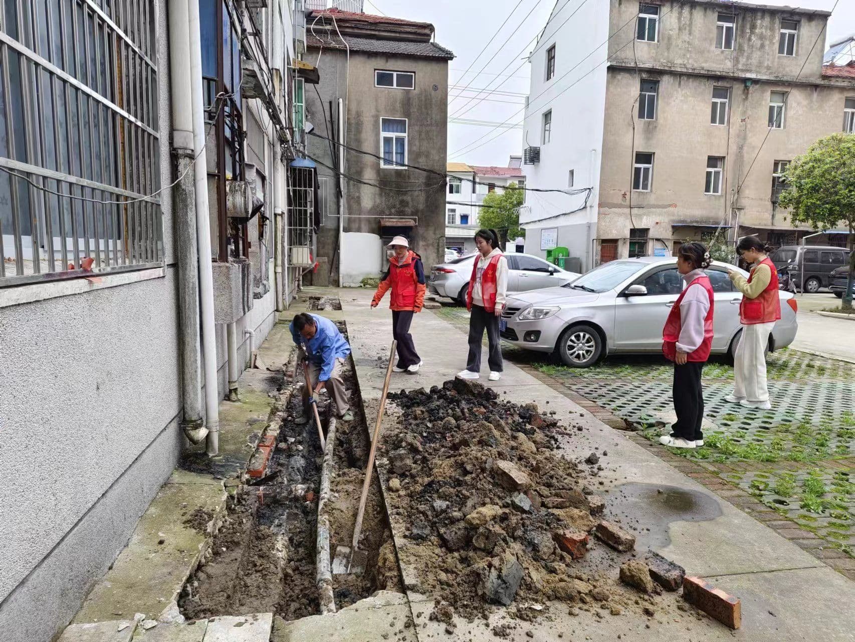 街道社区形成合力 推进老旧小区下水管道改造升级