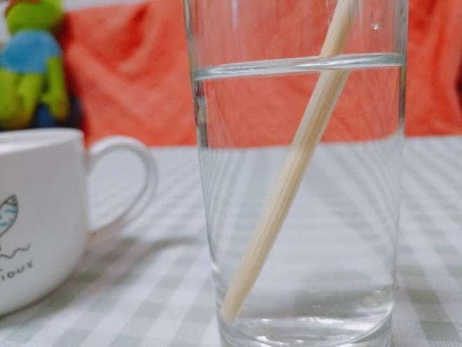 1杯水让光‘劈叉’，4个实验培养孩子科学思维