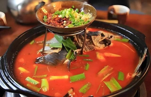 苗族的特色美食：从酸汤鱼到苗乡龟凤汤