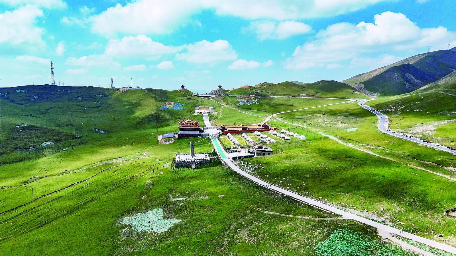 青藏公路：日月山驶向繁荣的快车道