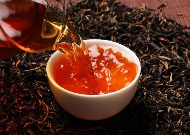 红茶适合什么季节喝？冬季暖身神器？还是四季皆宜的饮品？