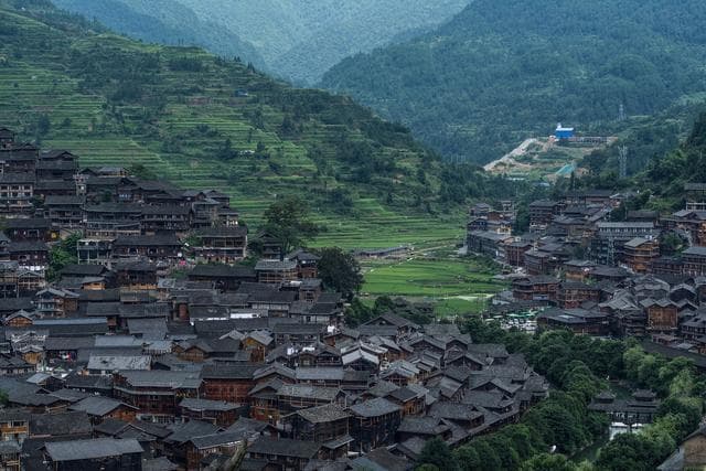 世界第一苗寨的美食地图：西江千户里的酸汤鱼与芦笙饭