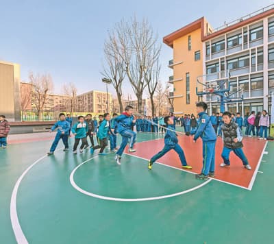 让年轻一代在运动中强意志、健身心（关注青少年体育）