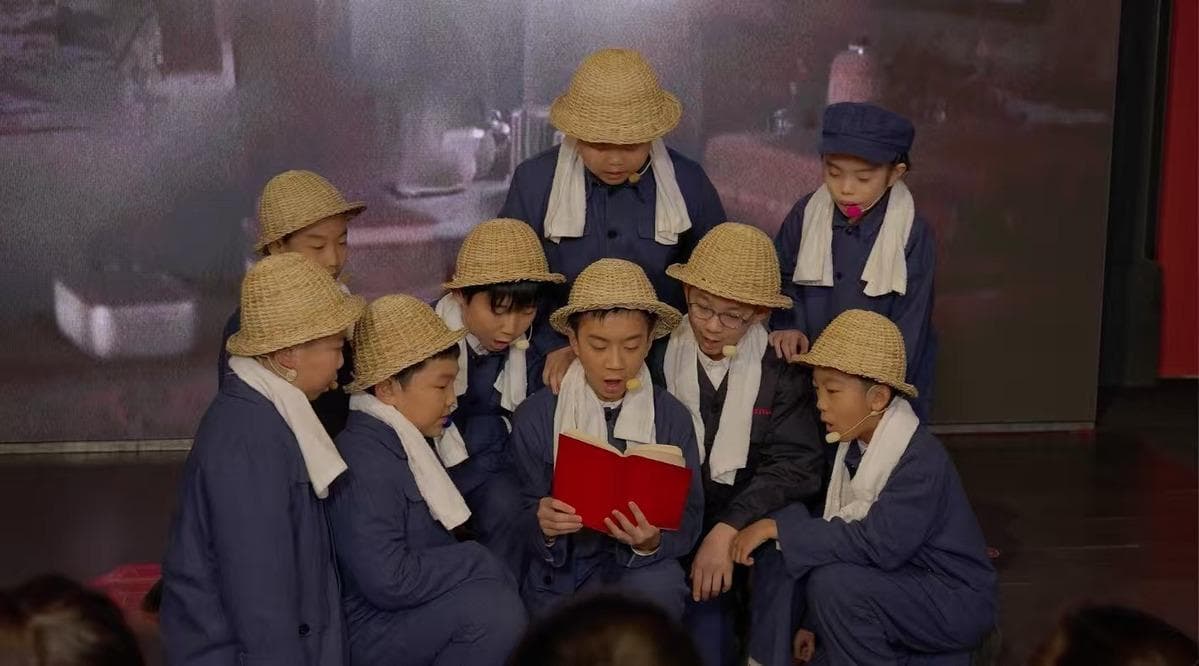 全新开学第一课：在鞍钢“遇见工人雷锋”