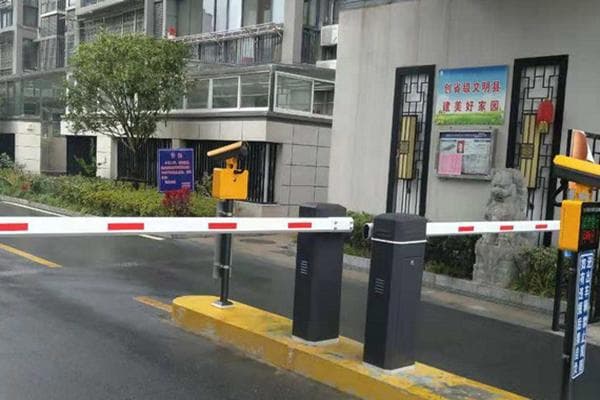 智能道闸如何重塑社区安全与管理新生态