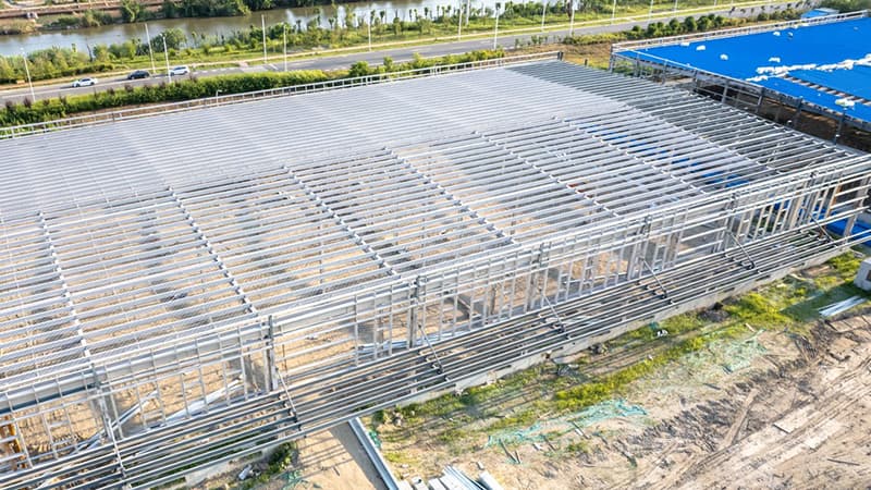 钢结构厂房建筑材料推荐：如何选择耐用且环保的材料？