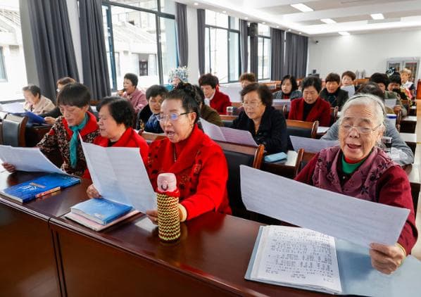 银龄行动：激发银发潜力 构建老年教育与再就业新篇章