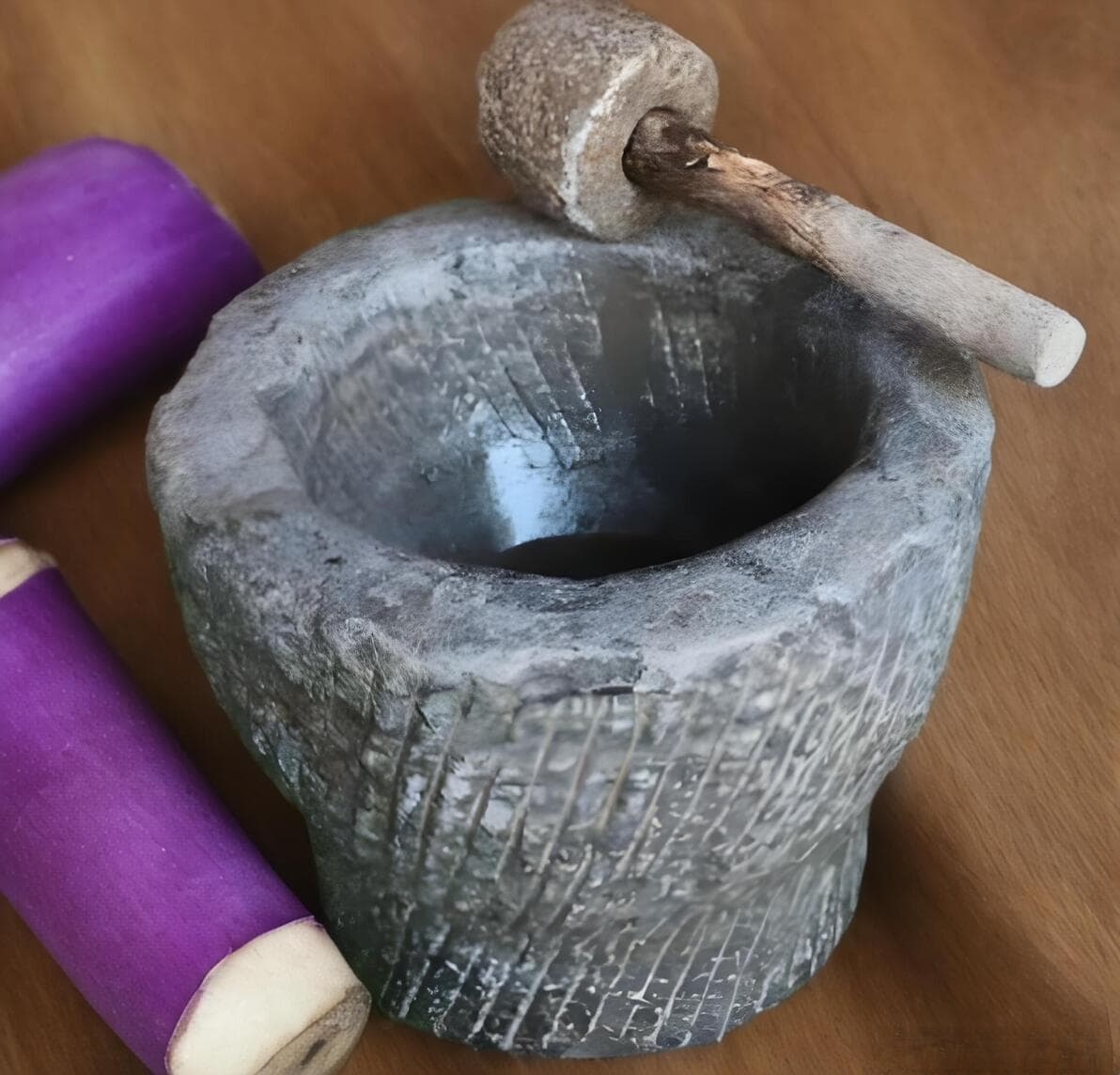 古人是如何压榨甘蔗汁的？从木槌到糖车的技术进化史