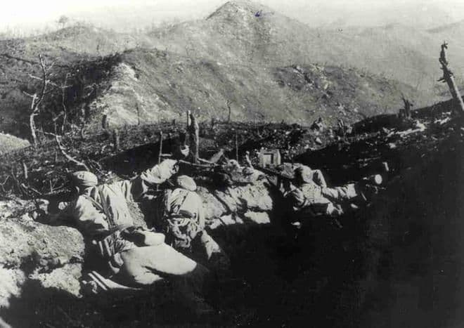 1951年，参与铁原阻击战的三位师长都是谁？他们又是什么军衔？