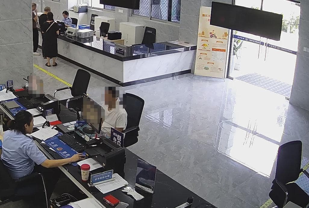 买卖“驾照分”赚数千元，成都8人被拘