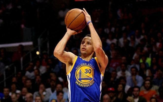 史上唯一一次全票MVP，强如老詹也无缘，16赛季库里到底有多强？