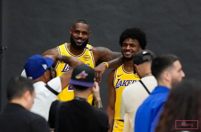 史上第一对同时效力于同一支 NBA 球队的父子组合