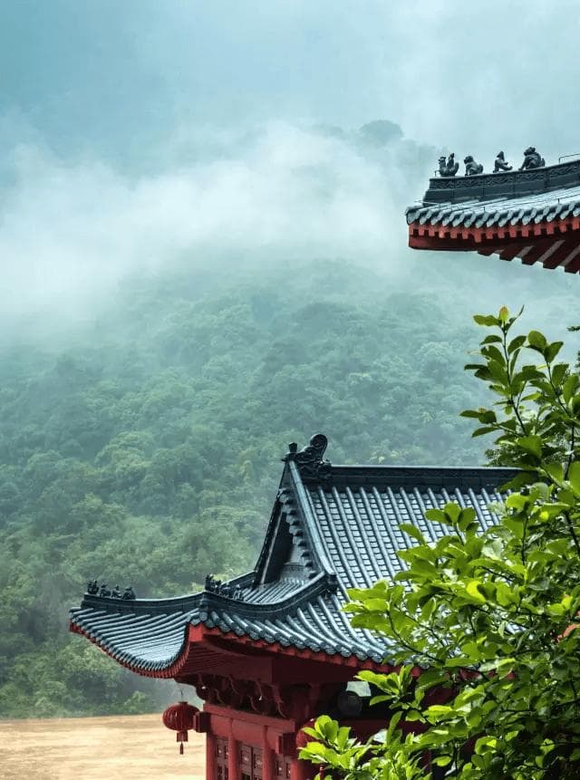 屋脊上的神兽