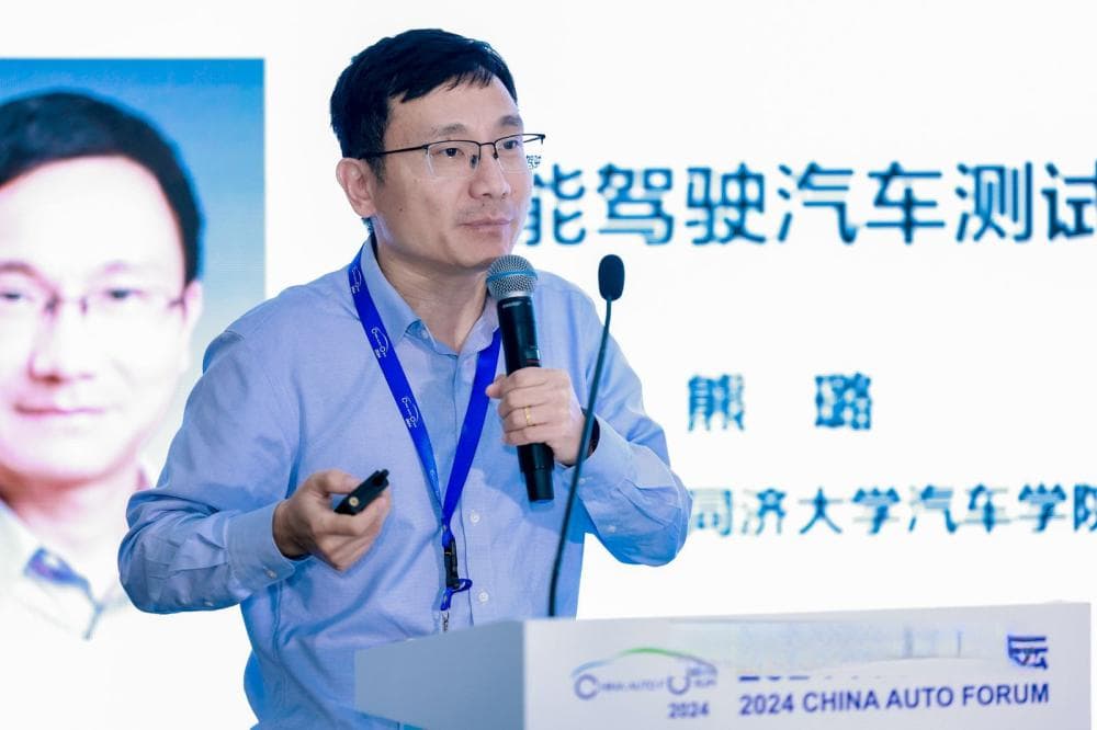 同济大学研发全球首套智能驾驶汽车云控测评系统