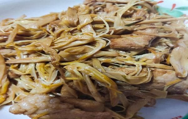 黄花菜炒肉：一道色香味俱全的传统中式菜肴