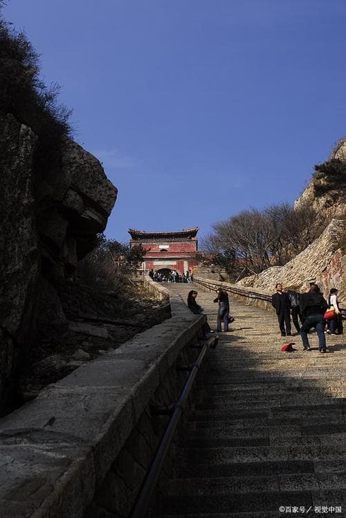 登泰山共多少级？惊呆了！登泰山竟然有这么多级台阶！