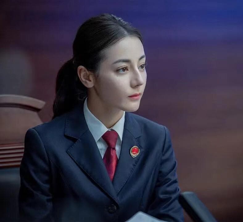 《枭起青壤》杀青：迪丽热巴变身“疯刀”聂九罗