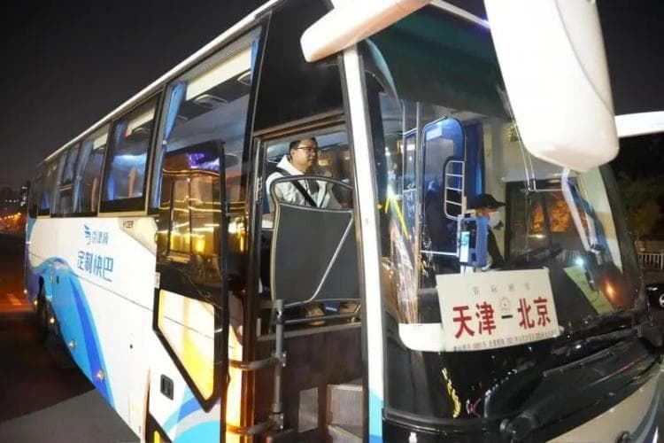 往返300公里，耗时4个多小时……京津定制快巴“攒(cuán)线人”的双城生活