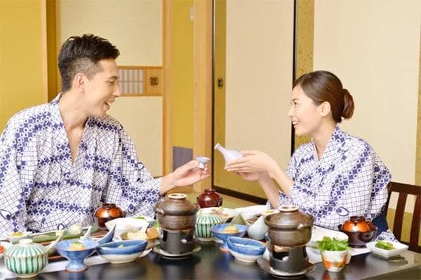 掌握日本酒席11条饮酒礼仪，轻松融入日本文化更加分