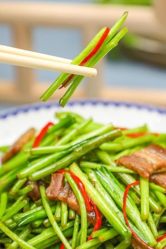 腊肉炒蒜苗：绝配CP的烹饪秘诀与文化故事