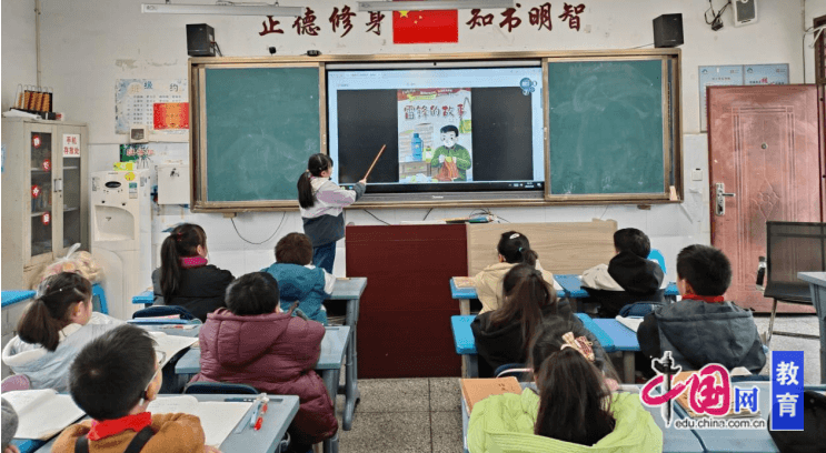 峨眉一小让雷锋精神在校园里落地生根、开花结果
