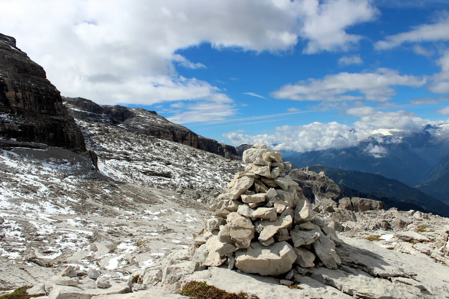 十里蓝山探秘：仙灵旗山的传说之旅