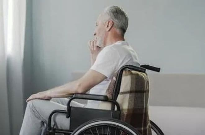 挣脱轮椅枷锁：渐冻症患者康复的奋进之策！