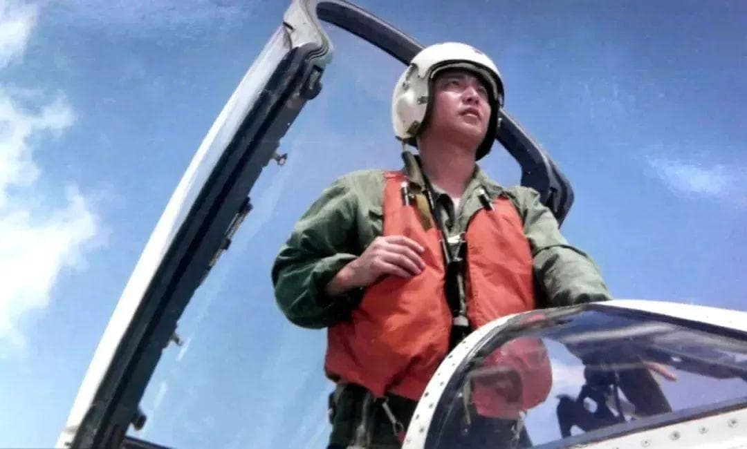 海空卫士王伟牺牲二十三周年：81192，请返航