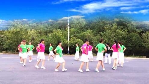 包银广场舞，舞动社区活力，融合文化之美