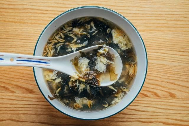 紫菜豆腐汤：简单营养的家常暖汤