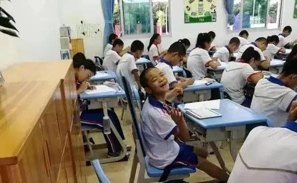 班主任：调座位时会有私心，被分配到这区域，说明老师已经放弃你