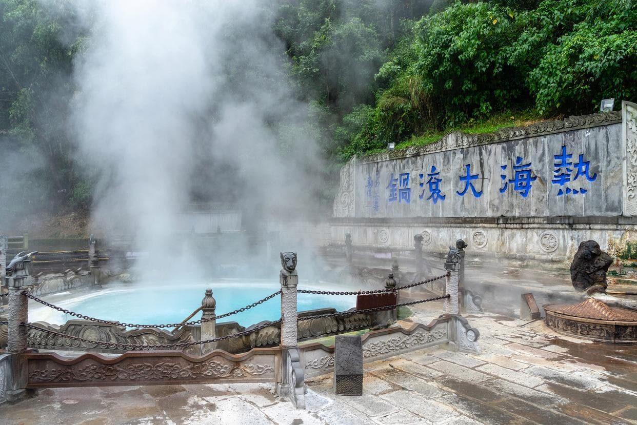 腾冲热海：地热奇观与自然馈赠的全面探索