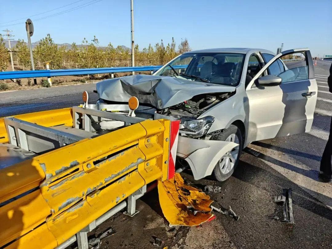 行车变道须谨慎：一个高速交通事故案例带来的安全警示