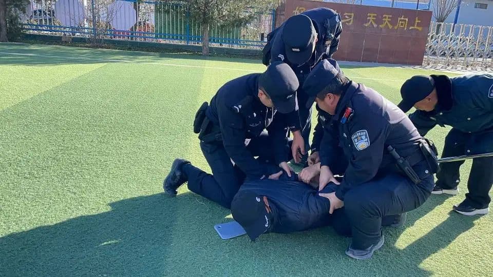 警校联合开展校园应急反恐演练，全力提升师生危险防范能力