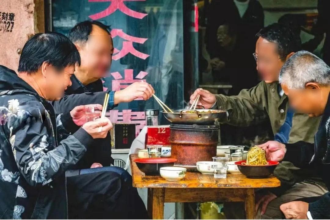 广东喝早茶，湖北喝早酒，早上7点起床就开始微醺，你知道湖北的“早酒”文化吗？