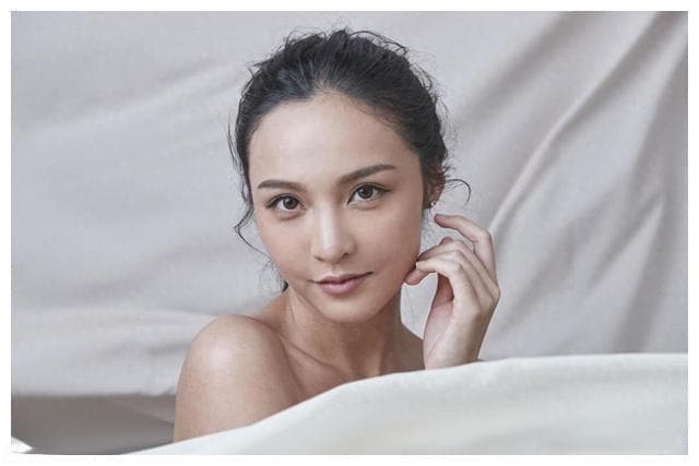 妻子因病变成了植物人，丈夫用爱唤醒沉睡的妻子！