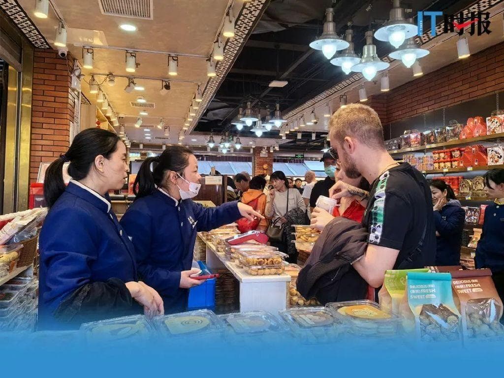 外国人在中国有钱难花？一部手机游上海