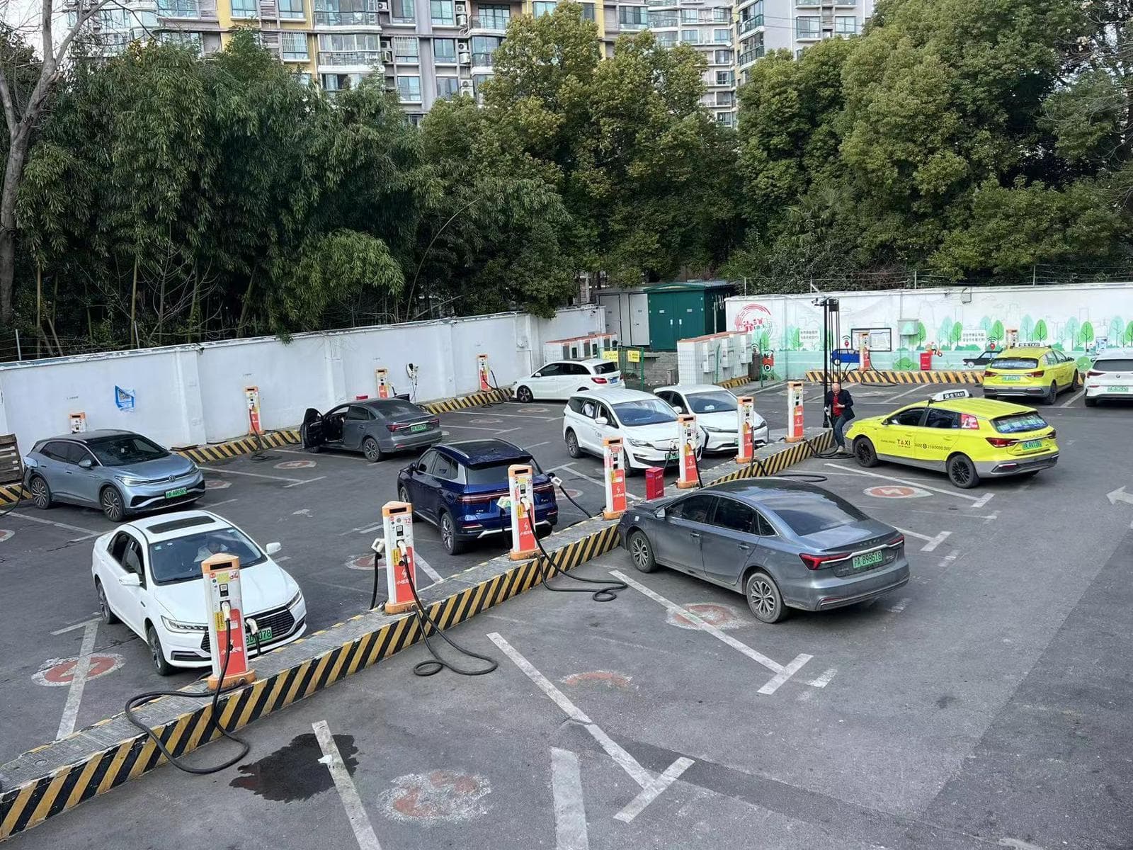 灵活就业群体从业调查之网约车司机：有风险无保障，他们不止困在系统里