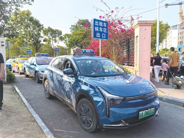 南宁市多举措保障市民游客出行安全便捷
